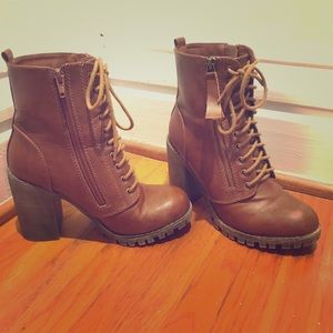 Heeled zip ankle boots